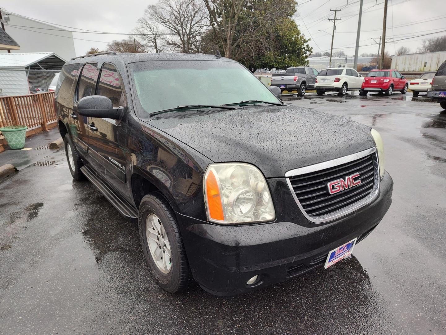 2007 Black GMC Yukon XL (1GKFK16337J) , located at 5700 Curlew Drive, Norfolk, VA, 23502, (757) 455-6330, 36.841885, -76.209412 - Photo#4